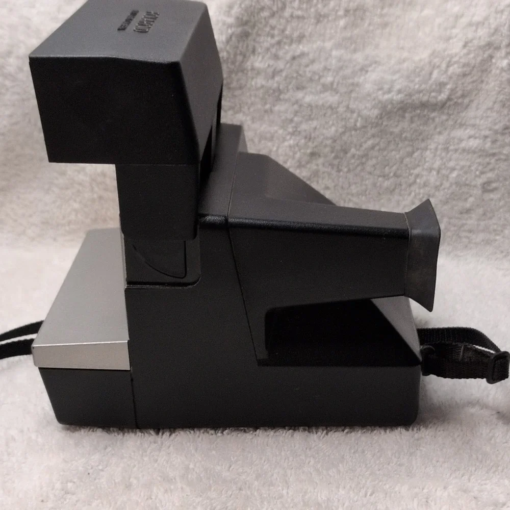Polaroid Sun 660 Autofocus Instant Film Camera Vintage Black  w/Strap Not Tested